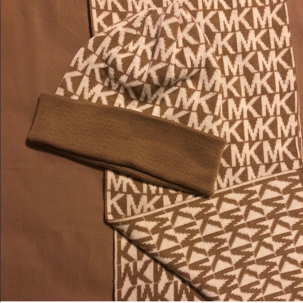 Michael Kors Scarf Hat Set Brand New